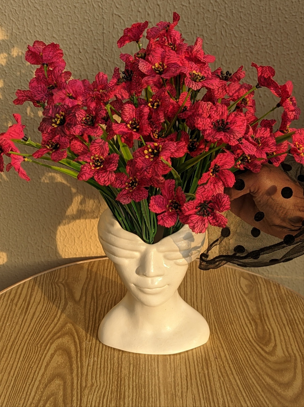 Blindfolded Lady Pot