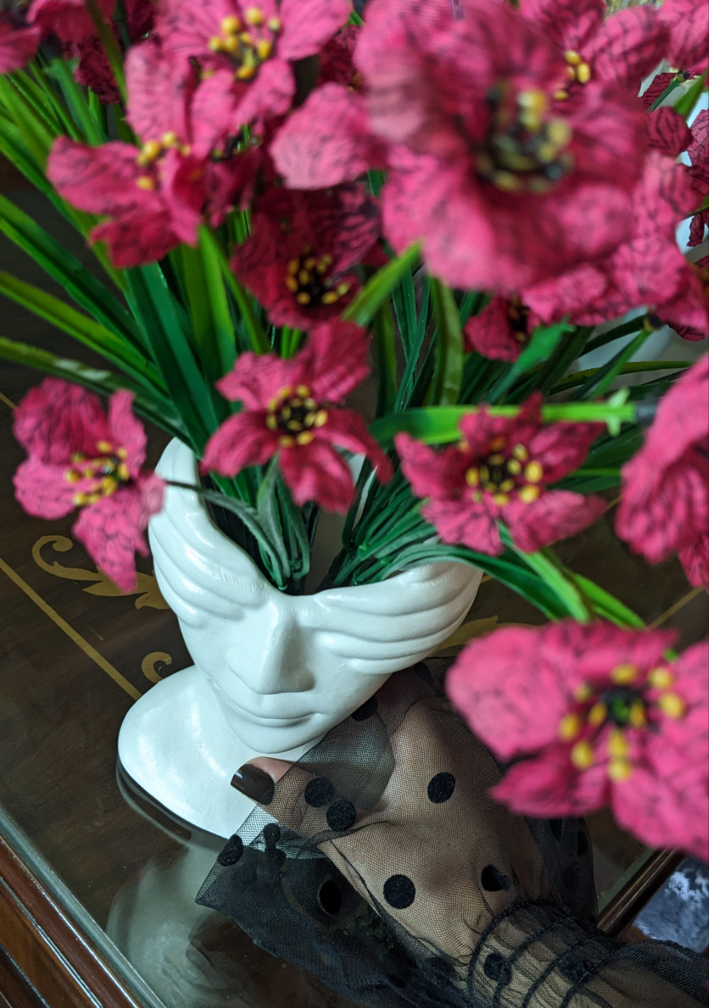 Blindfolded Lady Pot
