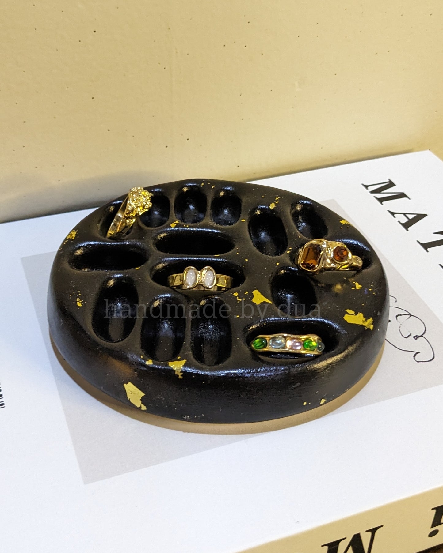 "Peblo Ring Holder"